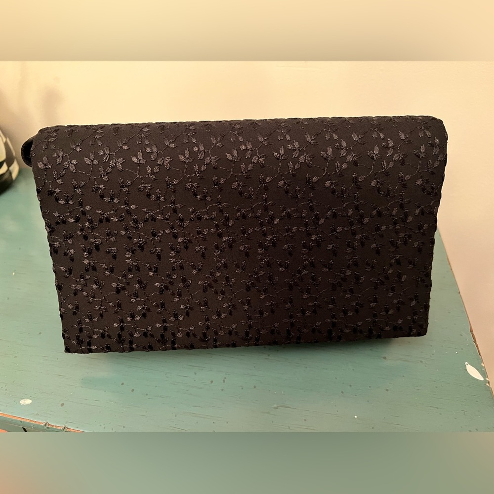 Vintage / collectible La Regale clutch /shoulder bag with embroidered design.